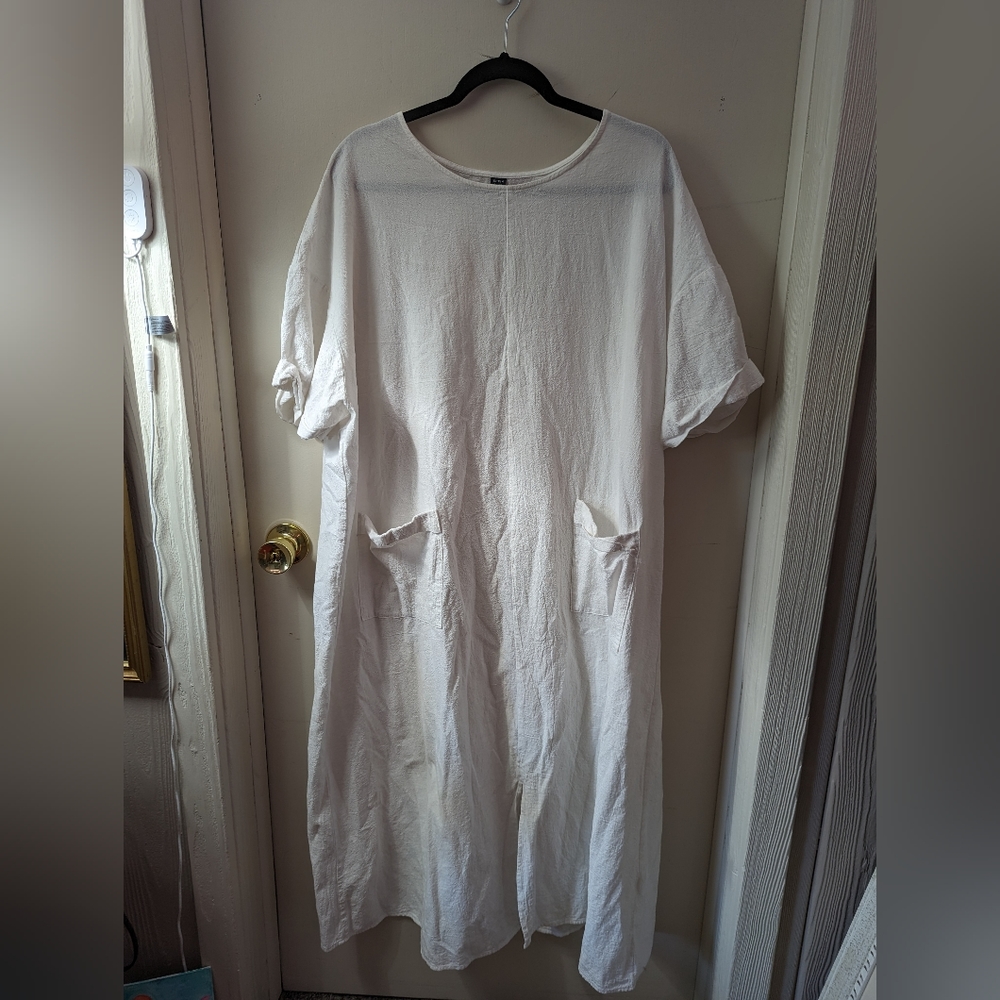 White linen two pocket dress